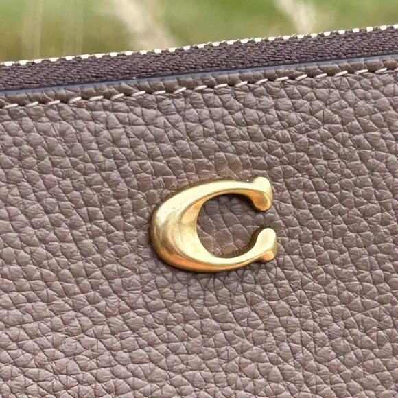 Coach Essentials Wristlet Stone Pebble Leather CH818, NWT - Picture 4 of 13